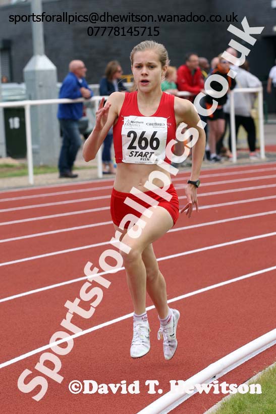 Under-15 girls 800 metres. Photo: David T. Hewitson/Sports for All Pics